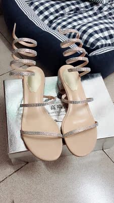 挺好看的，貌美不适合久穿，但是很喜欢！