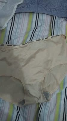 一共买了四套不同的款式    都挺满意，穿着舒适，只拍了一款内衣，其他的都洗了，夏天太热了，都洗了好几回了。本来穿34的，在他家买的36的穿着正合适  。