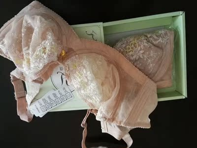 偶然发现这个牌子的内衣，并没有对品质有高期待，收到后试过发现完全合适，尺码标准，设计漂亮，轻薄透气，是夏天女性的恩物，必须好评。果断放弃了原来其它牌子的海绵夏款，这个太适合夏天用了。