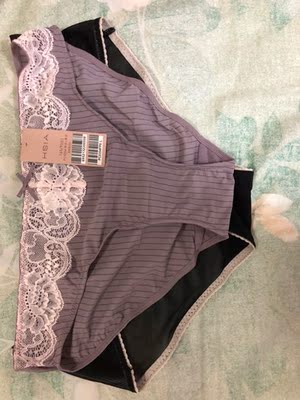 本来买了两套 后来把黑色的退掉了 黑色小裤有点太大了 这款就刚刚好 两款内衣都很薄 很适合夏天 卖家送了胸垫 防露点