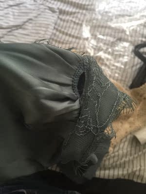 手感很好颜色也好看，就是收到发现是坏的，得自己缝一下