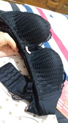 尺码正好 无异味 蕾丝的地方质量和手感都很好 一套的内裤也好看 尺码正好 无异味 蕾丝的地方质量和手感都很好 一套的内裤也好看