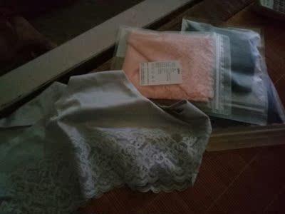 料子很好很丝滑，弹性也很好主要是边上不会很嘞腿，适合我这种胖子穿，