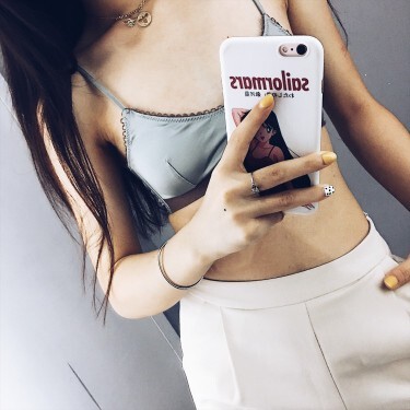 我就喜欢这种轻薄透气的款，哈哈，主要是因为自己胸比较大啦，厚的闷着不舒服