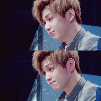 这件撞色的去年买过同款同色的，不过那个没弹性了，装不下胸，这次这个正好。