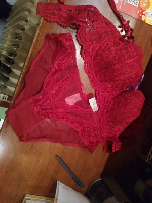 衣服款式时尚,尺码标准,穿着舒服客服服务态度非常好。 衣服款式时尚,尺码标准,穿着舒服客服服务态度非常好。