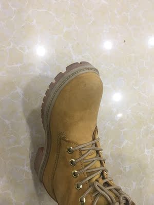 穿一天就很污了！不防水！污渍了都不可以退了！算了！其实真的不值！唯有穿一段时间不要了&hellip;&hellip;