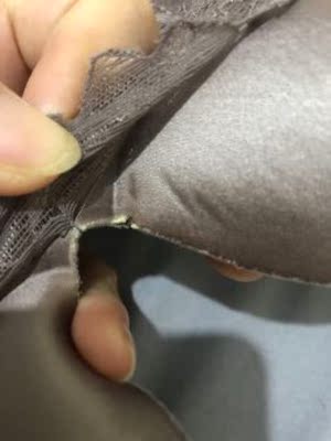 亲们,看清楚了,这是我8月20号买的一共穿了十多天,每次都是手洗的,感觉跟穿了好几年的感觉,联系客服只是说声抱歉,再赔20的券给我,我买的是生活必需品,钱我自己会赚,不是别人施舍来的 亲们,看清楚了,这是我8月20号买的一共穿了十多天,每次都是手洗的,感觉跟穿了好几年的感觉,联系客服只是说声抱歉,再赔20的券给我,我买的是生活必需品,钱我自己会赚,不是别人施舍来的