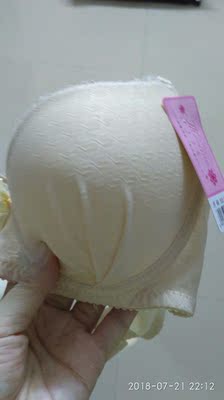 宝贝今天收到，质量对得起价钱物流很快，内衣是上薄下厚，整体来说是属于中厚款，穿紧身衣稍微显的有点尖尖的。这点我有点不喜欢，不过质量还是不错的，希望下次可以买到我喜欢的款。我还会继续关注。