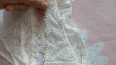 蕾丝的内衣很好看，做工精致，款式很漂亮，尺码标准，穿起来大小合适，性感十足，好！