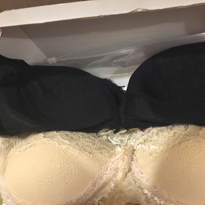 蕾丝太多太多了，真丝太少太少，大小合适不过。老板服务态度很好！赞一个，给五分好评！比较满意的一次购物！