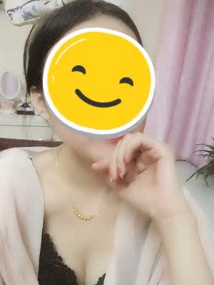 真的好舒服，二代，三代。肤色黑色各一个。比我买的那些加厚款还要聚拢，而且还比较显胸。小胸都能穿出深沟来