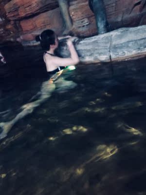 很显身材，布料穿着也舒服，没有束缚感，拍照也好看