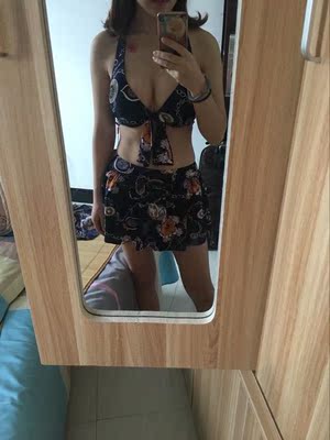 好评是给泳衣的!颜色喜欢,大小合适 也显瘦。 差评是给快递的,没有之前的快,给人感觉很不愉快! 还是可以信赖的店,买了这是第二件,第一次帮姐姐买。 不过还是衷心感谢,客服小妹态度很好,祝您们生意兴隆! 好评是给泳衣的!颜色喜欢,大小合适 也显瘦。 差评是给快递的,没有之前的快,给人感觉很不愉快! 还是可以信赖的店,买了这是第二件,第一次帮姐姐买。 不过还是衷心感谢,客服小妹态度很好,祝您们生意兴隆!