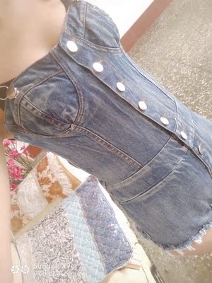 衣服上身太性感了，适合出门旅游时候穿。超级辣的一件衣服😊