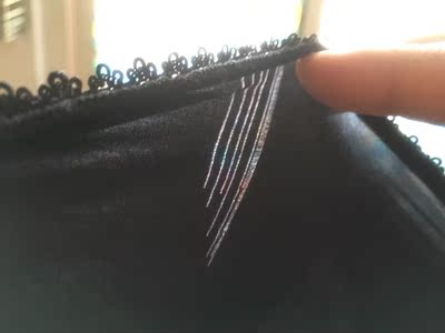 这是史上最差的一次网购了，收到衣服打开来一看居然漏丝这么严重还没怎么着呢就这样了，要是穿上去还不跟丝袜一样漏到底，最不可接受的是商家的态度和说词，意思是顾客自己弄破的，真是一件破衣服毁了大好的心情