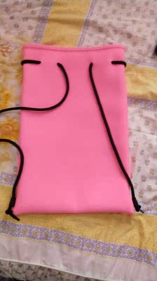 首先要先感谢卖家的耐心,然后是要感谢卖家推荐的尺寸很合适。这真是一分价钱一分货啊!无论是色泽,版型还是质量都是对得起这个价格的!真的超级好看!超级满意!值得推荐!这个质量是不用摸就能看出来的好。袋子也是棒棒哒 首先要先感谢卖家的耐心,然后是要感谢卖家推荐的尺寸很合适。这真是一分价钱一分货啊!无论是色泽,版型还是质量都是对得起这个价格的!真的超级好看!超级满意!值得推荐!这个质量是不用摸就能看出来的好。袋子也是棒棒哒