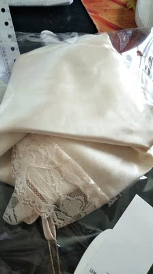 衣衣非常漂亮,颜色款式是我喜欢的!买家服务态度好!是①次非常愉快的购物! 衣衣非常漂亮,颜色款式是我喜欢的!买家服务态度好!是①次非常愉快的购物!