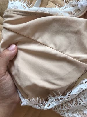 不错，穿起来很遮肚子，这个颜色也很显白，质量也不错，大家不要犹豫喜欢就买买买