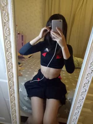 面料很滑 怎么说呢 想怎么穿都可以