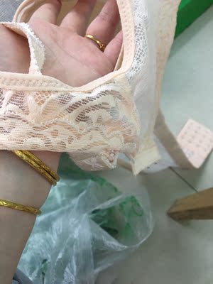 东西很漂亮，收到就试了一下，大小刚好，比在实体店划算多了