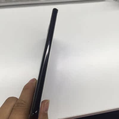 显示效果: 非常不错，肯定是正品没的说，客户也是有问必答，态度很好 运行速度: 非常流畅，没有一点卡顿 拍照效果: 效果不错，跟展示的没什么区别 电池续航: 带电量不错，一天一冲就行 总结: 不错，还是很满意的，正品没的说，用起来也很舒服，客服态度也挺好的