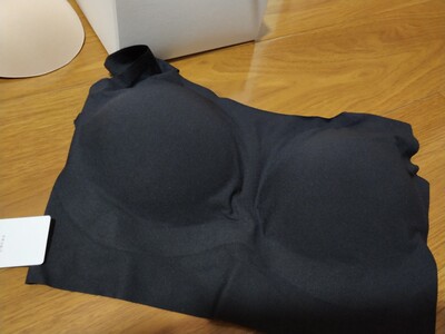 物流超级迅速~~~很快就收到商品~ 质量一如既往的好,穿在身上很轻便,自己觉得很舒服 物流超级迅速~~~很快就收到商品~ 质量一如既往的好,穿在身上很轻便,自己觉得很舒服