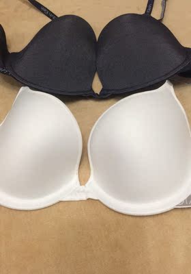 CK内衣，穿着舒服。牛仔蓝色最喜欢。白色是最常见款