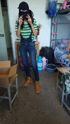 超级帅，很早之前就想要了，舍友都动心了，真皮的，有点硬，需要多穿两天，配牛仔裤一绝 ，给好评