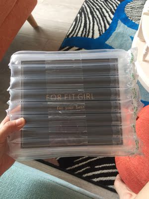 裤子寄回来包装很好。打开一看质量确实不错。喜欢 裤子寄回来包装很好。打开一看质量确实不错。喜欢