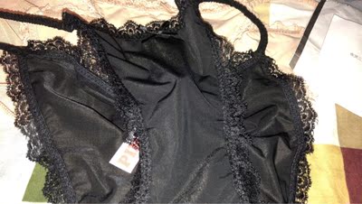 质量还不错,网纱也很柔滑.摸着滑滑的布料。无色差。 质量还不错,网纱也很柔滑.摸着滑滑的布料。无色差。