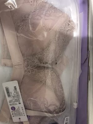 很漂亮 也很舒服 大小也合适，稍微有点紧，穿穿之后应该就合适了，物流也特别快，内衣的气味也不大，洗洗晾晒下应该就没味了