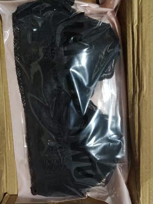 黑色也是依旧好看 没有色差 我这是日光灯照的 可能有偏差 手感真的真的好啊 太舒服了 以后会回购的