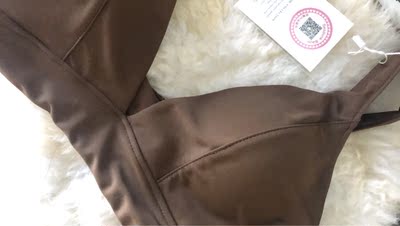 好看死啦 就是感觉有点小 哈哈哈，但是显胸挺好看的