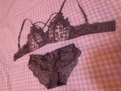 衣服质量很好，和图片一样没有差别的，穿着舒服，也很拢胸的！喜欢的美妹们快点拍哦！