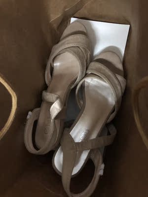 好穿 买第二双了 第一双裸色的 黑色更好看！