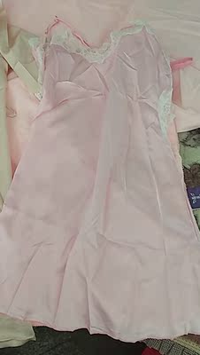 宝贝很漂亮，很喜欢！真的很美！还送了小内内！很喜欢很满意的一次购物！爱死了！