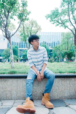 一直都想买大黄靴,磨砂黄的+鞋背后防磨帮都超级喜欢,而且还有高度刚刚深得我心,料子也很厚实,秋冬穿相当合适,总之就是很满意 一直都想买大黄靴,磨砂黄的+鞋背后防磨帮都超级喜欢,而且还有高度刚刚深得我心,料子也很厚实,秋冬穿相当合适,总之就是很满意