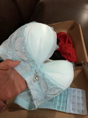 买两条送内裤，质量不错，颜色也好看，好好好好好好