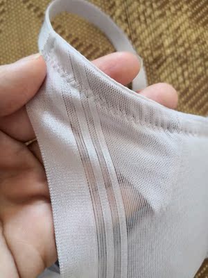 回购好几次了，特别适合夏天穿，上身舒适，也不会太厚，也不会透出颜色，聚拢效果还行吧，夏天还是舒适最重要。是浅紫色，我拍出来有色差，实际更紫