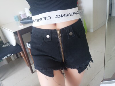 很喜欢。特别好配衣服的,穿起来刚刚好, 很喜欢。特别好配衣服的,穿起来刚刚好,