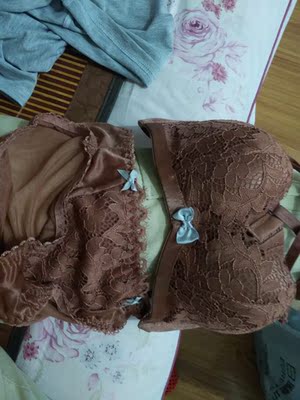 挺好看的 就是罩杯太厚了 而且当初没货 等了两个星期