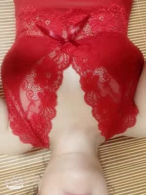 蕾丝挺柔软的,摸起来很舒服,就是试穿了一下,打算和老公过几天用的,还没有告诉他,哈哈哈哈,想起来就惊艳,很激动,希望能够有更美好的体验!不错不错不错不错,想买的就不要犹豫啦,直接拍下吧!包装的很精致,还送了条丁字裤,非常满意!好评好评好评好评!还是红色比较火辣哈哈 。 蕾丝挺柔软的,摸起来很舒服,就是试穿了一下,打算和老公过几天用的,还没有告诉他,哈哈哈哈,想起来就惊艳,很激动,希望能够有更美好的体验!不错不错不错不错,想买的就不要犹豫啦,直接拍下吧!包装的很精致,还送了条丁字裤,非常满意!好评好评好评好评!还是红色比较火辣哈哈 。