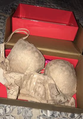 穿着聚拢效果很不错，包装也很有档次，肤色好搭衣服。