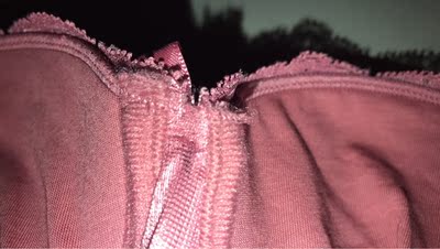 可以说是很好看了，，质量一般，之前买过好多次，一般穿一阵子就变形了，不过胜在颜值。细节很鸡肋，但是真的厚看