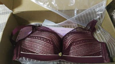 一气买了三个，真是太划算了😁，试了试很合适很喜欢啊😄，开始穿这个牌子就感觉不错。赶上活动多买二送一，好评(o^^o)