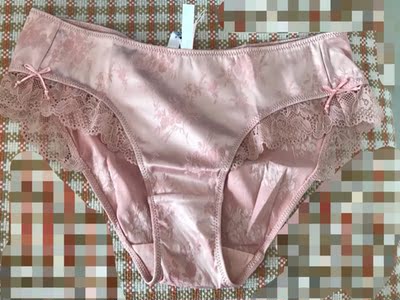 感觉买大了。小一码应该也能穿。 感觉买大了。小一码应该也能穿。