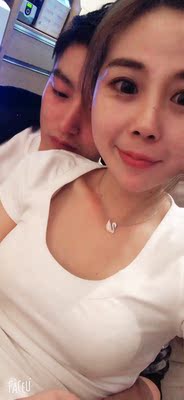 一共买了两件,很修身很好看。一黑一白搭配着穿!而且面料很舒服的!关键是物美价廉 一共买了两件,很修身很好看。一黑一白搭配着穿!而且面料很舒服的!关键是物美价廉