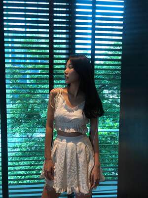 宝贝质量超级好，比我想象中的好多了，上身效果很好，显瘦，仙，很美，有点小性感，真的太喜欢了，物美价廉！