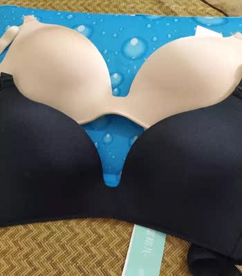 衣服收到了,摸起来很舒服,试了一下很合身,不会有束缚感 衣服收到了,摸起来很舒服,试了一下很合身,不会有束缚感